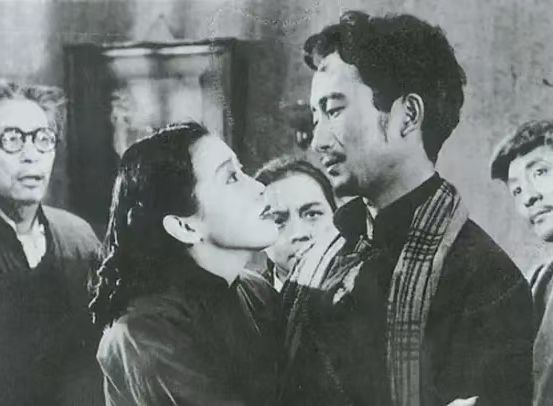 乌鸦与麻雀.png