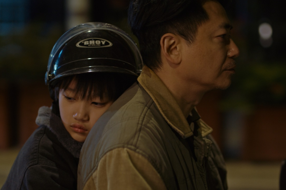 红汽车.jpg
