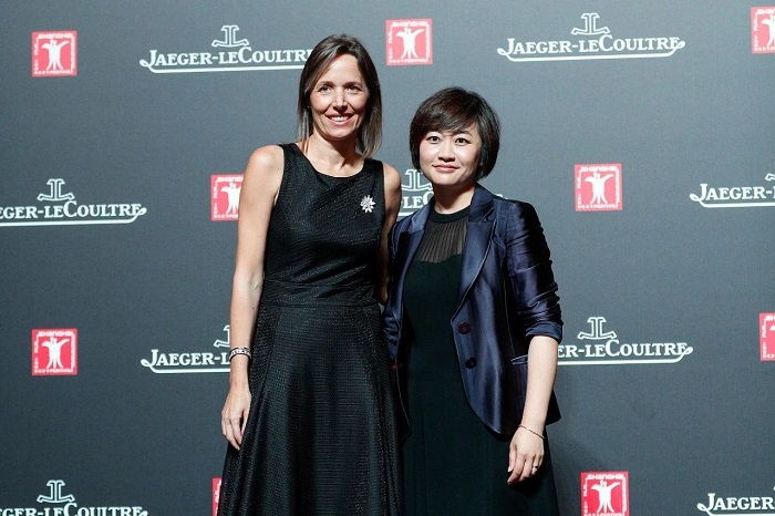 积家全球首席执行官Catherine Rénier 女士(左)上海国际影视节中心主任傅文霞(右)出席首映.jpg