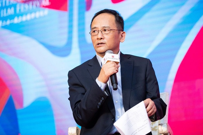 上海京剧院院长单跃进担当论坛主持.jpg